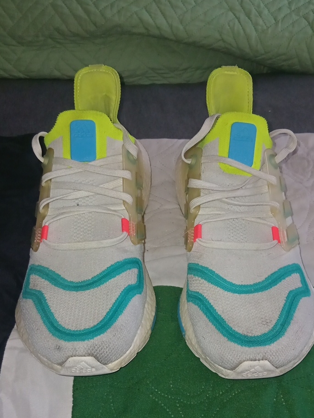 Adidas Ultraboost 22 . sneakers in the 'White Sky Rush Mint' colorway